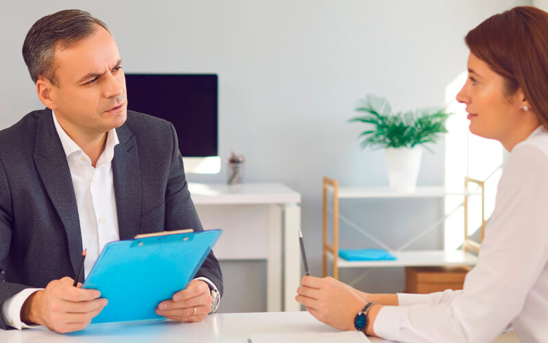 El reto de los jóvenes para encontrar trabajo actualmente (y qué competencias son necesarias para lograrlo, según un experto de LinkedIn)